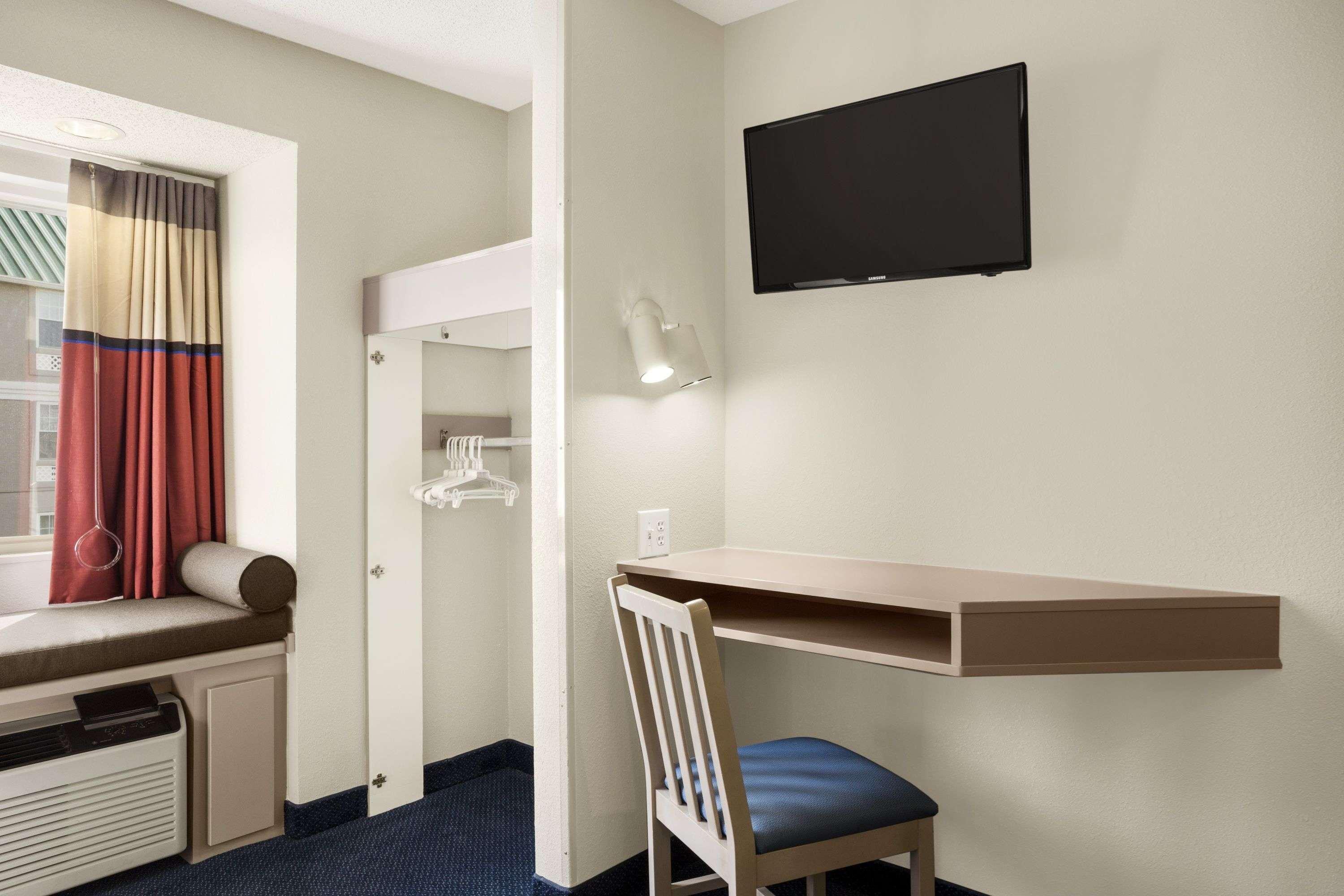 Microtel Inn By Wyndham Louisville East Exteriör bild