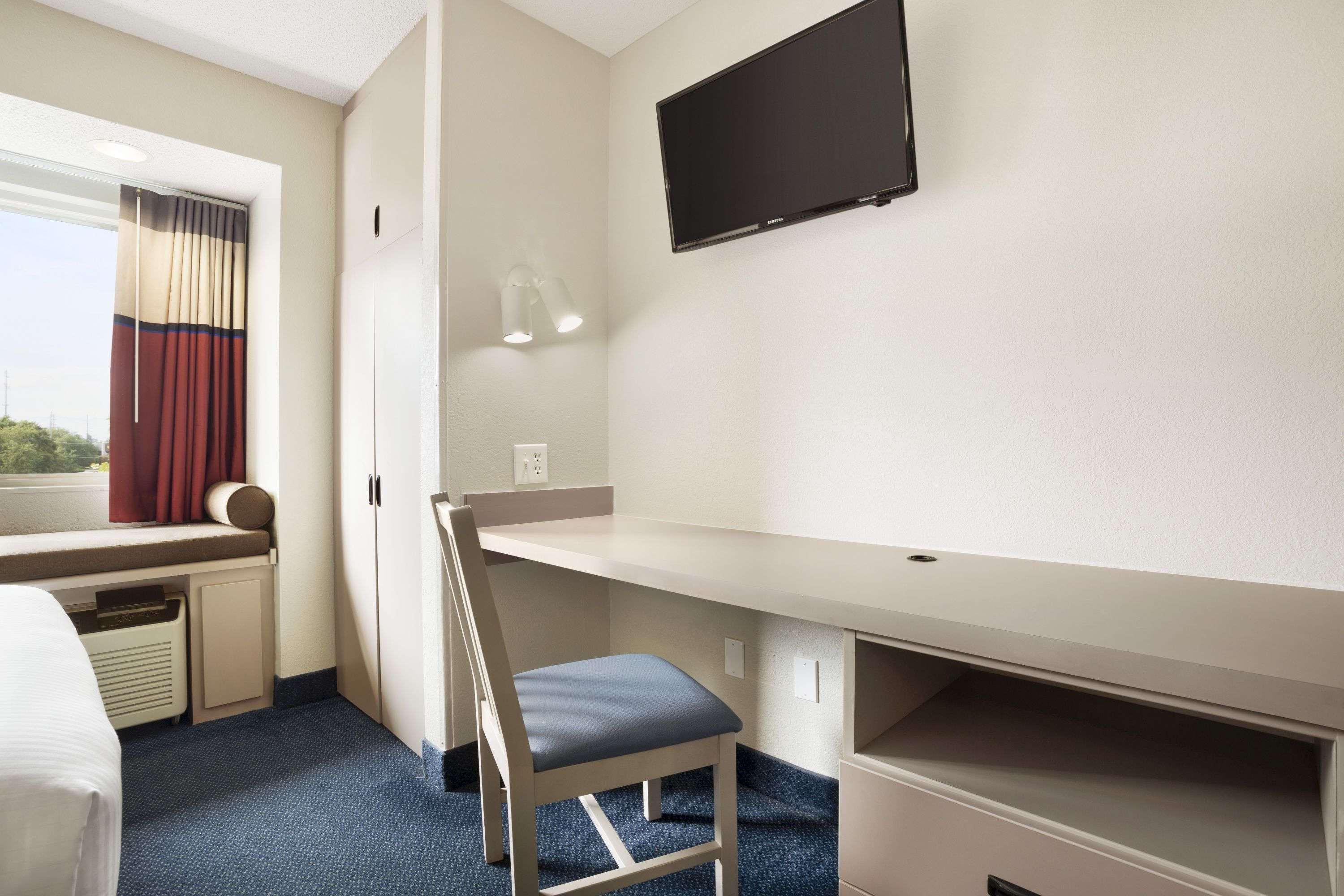 Microtel Inn By Wyndham Louisville East Exteriör bild