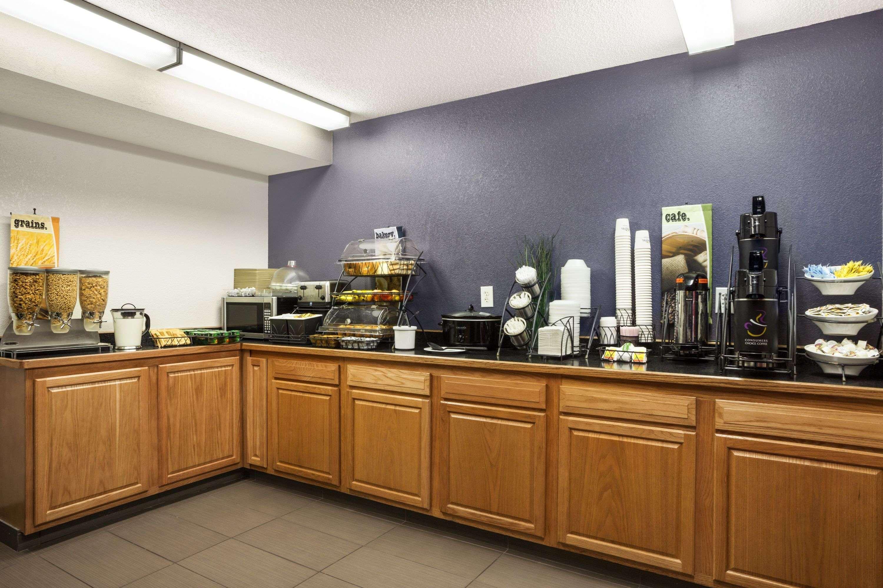 Microtel Inn By Wyndham Louisville East Exteriör bild