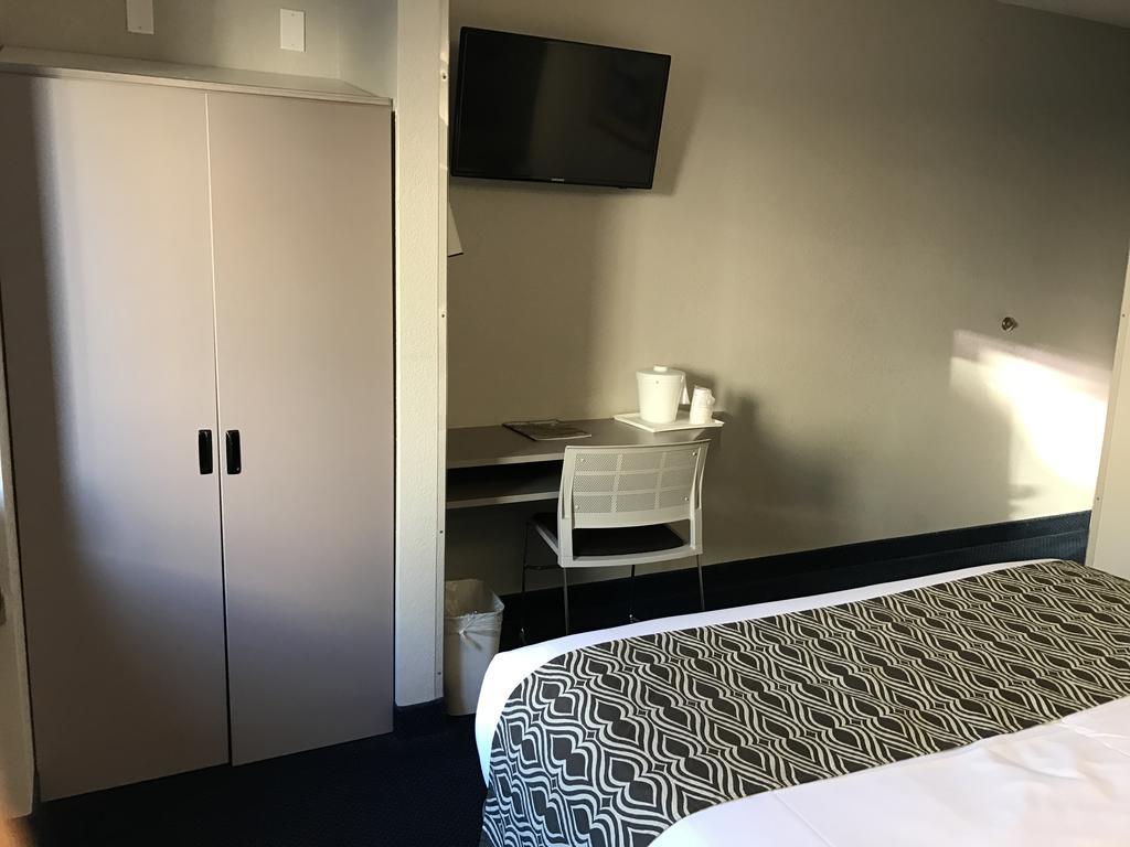 Microtel Inn By Wyndham Louisville East Exteriör bild
